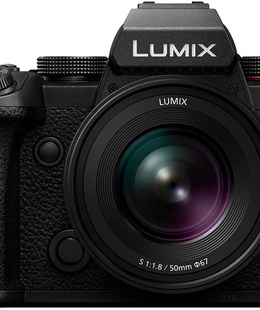  Panasonic Lumix DC-S5 II + 50mm  Hover